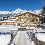 Flora - Kleine Gartenhotel Ellmau