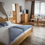 Flora - Kleine Gartenhotel 4*
