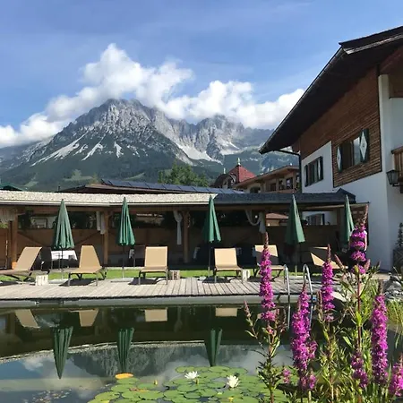Flora - Kleine Gartenhotel 住宿加早餐酒店