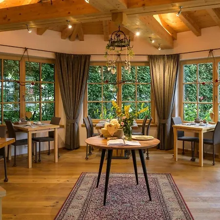 Flora - Kleine Gartenhotel 4*