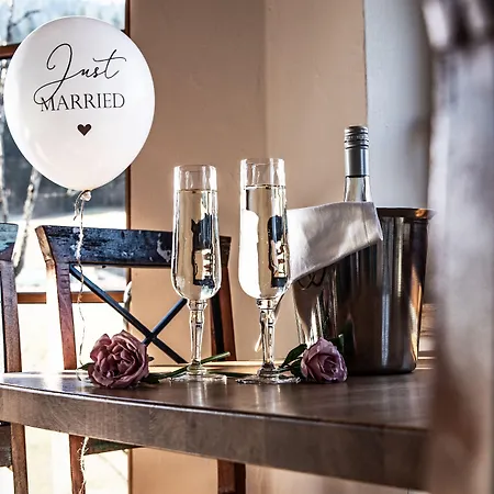 Flora - Kleine Gartenhotel Bed and breakfast 4*