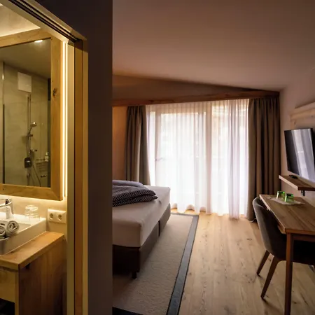 Flora - Kleine Gartenhotel Couette-café