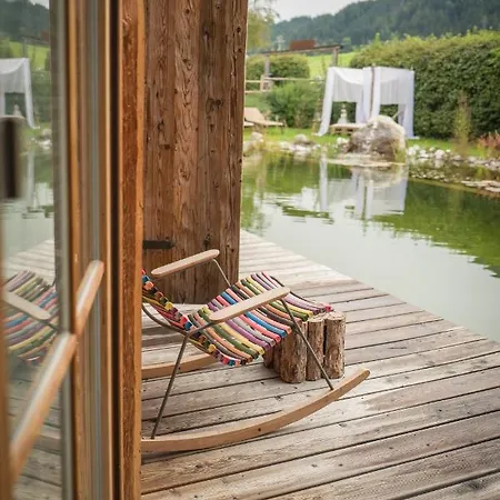 Bed & Breakfast Flora - Kleine Gartenhotel Ellmau