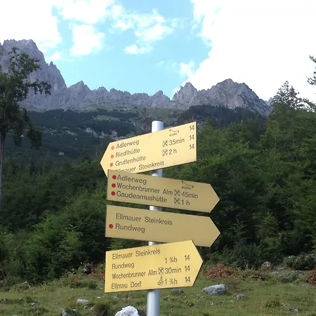 Bed & Breakfast Flora - Kleine Gartenhotel Ellmau