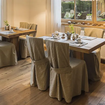 Bed & Breakfast Flora - Kleine Gartenhotel 4*