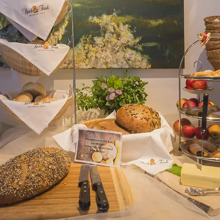 Bed & Breakfast Flora - Kleine Gartenhotel 4*