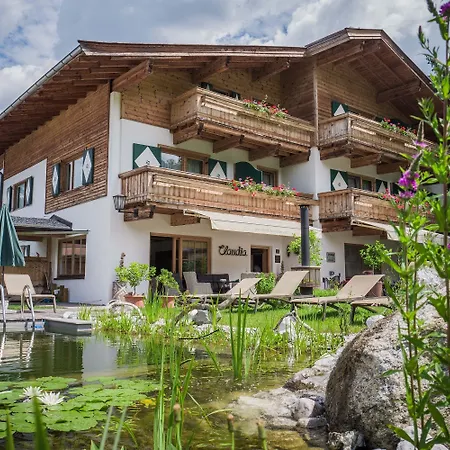 Bed & Breakfast Flora - Kleine Gartenhotel Ellmau