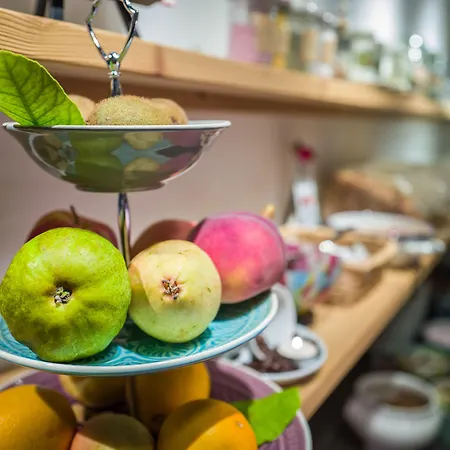 Flora - Kleine Gartenhotel Bed & Breakfast