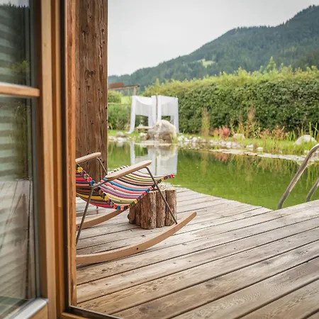 Bed & Breakfast Flora - Kleine Gartenhotel Ellmau