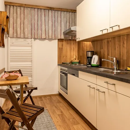 Flora - Kleine Gartenhotel Bed & Breakfast Ellmau