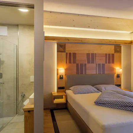 Flora - Kleine Gartenhotel Bed & Breakfast