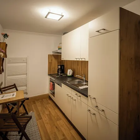 Flora - Kleine Gartenhotel Bed & Breakfast 4*