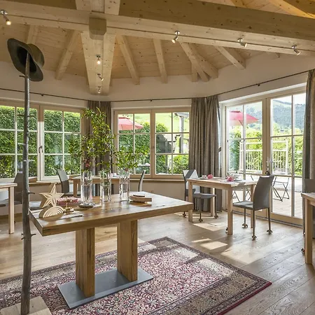 Flora - Kleine Gartenhotel Bed & Breakfast Ellmau