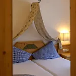 B&B Flora - Kleine Gartenhotel 엘마우